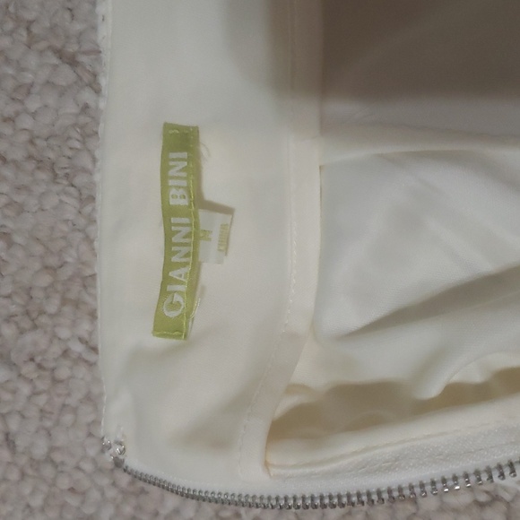 Gianni Bini Lace Mini Skirt NWOT - Picture 4 of 4